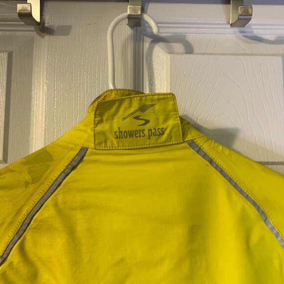 Showers Pass Women's Transit Cycling Jacket Size S Yellow Vented FLAWED Rainwear - Picture 6 of 10
